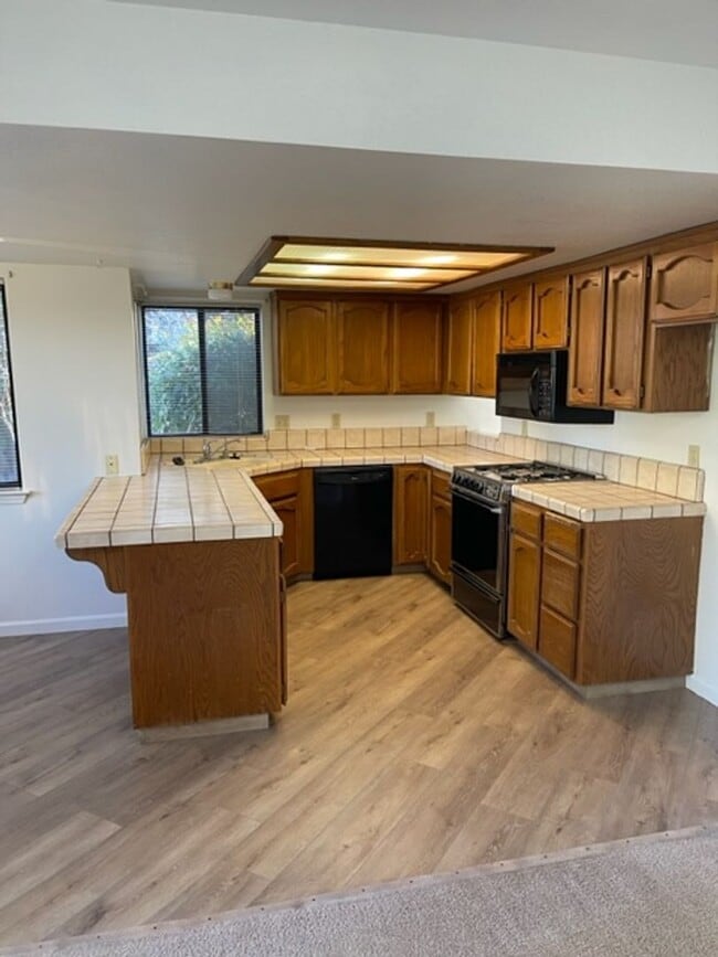 Foto del edificio - West Redding Home with Landscaping included