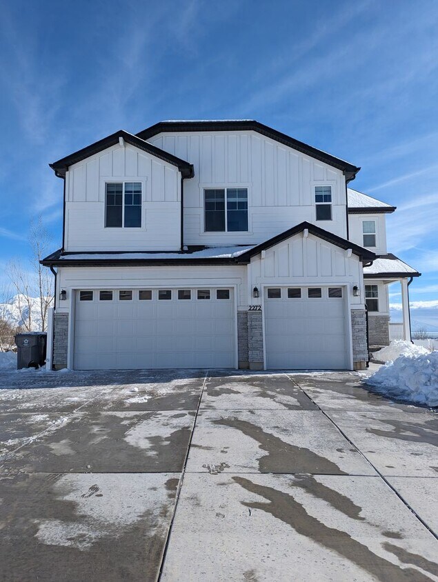 Primary Photo - Beautiful 4 bedroom home in Saratoga Springs
