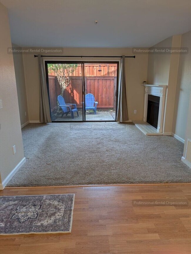 Building Photo - Single level condo in one of the nicest developments in Bennett Valley