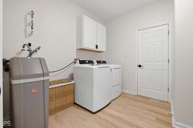 Foto del edificio - 4726 Amber Wood Ln