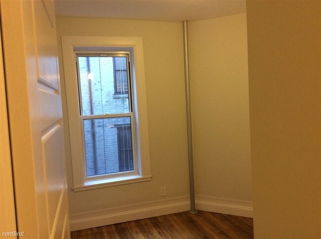 Building Photo - 608 W 204th St