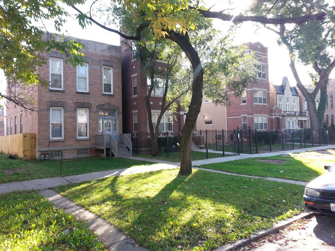 Primary Photo - 2921 W Fulton St