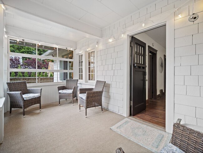 Building Photo - Charming Furnished 2BR Bungalow in Rockwood