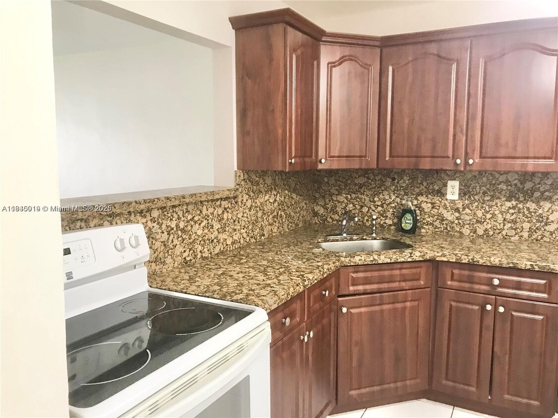Foto principal - 1540 NE 191st St