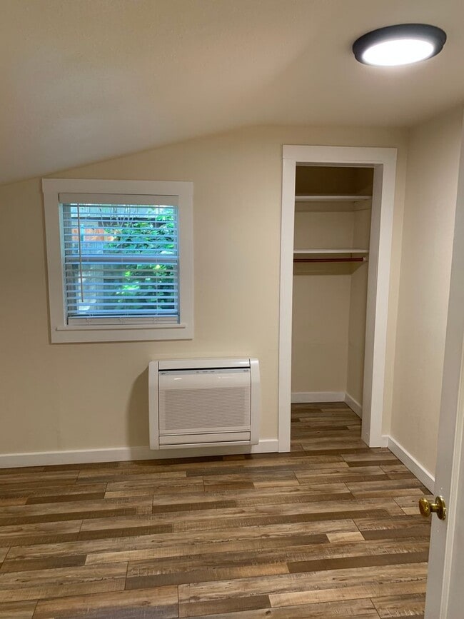 Building Photo - Remodeled/ private setting