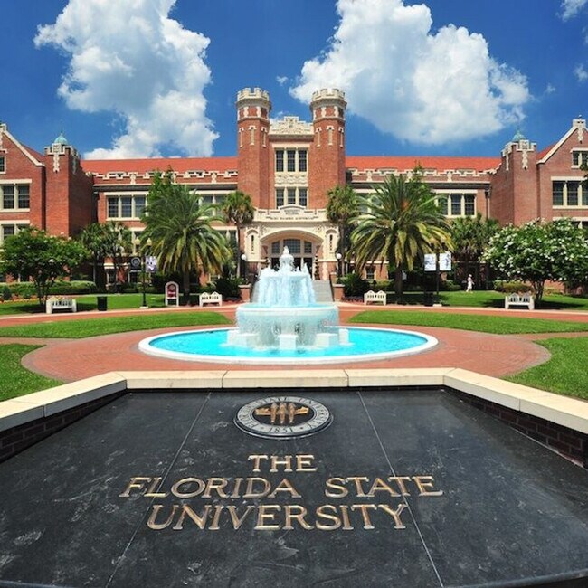 Building Photo - 221 Cactus St