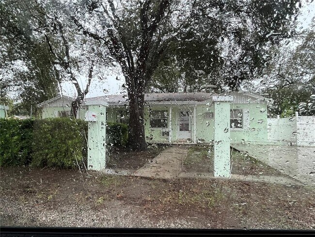Building Photo - 10825 Navajo Dr
