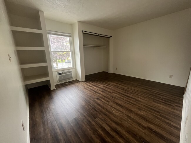 Building Photo - 107 Forest Ln