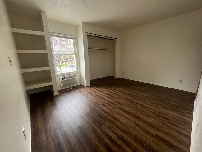 Foto del edificio - 107 Forest Ln