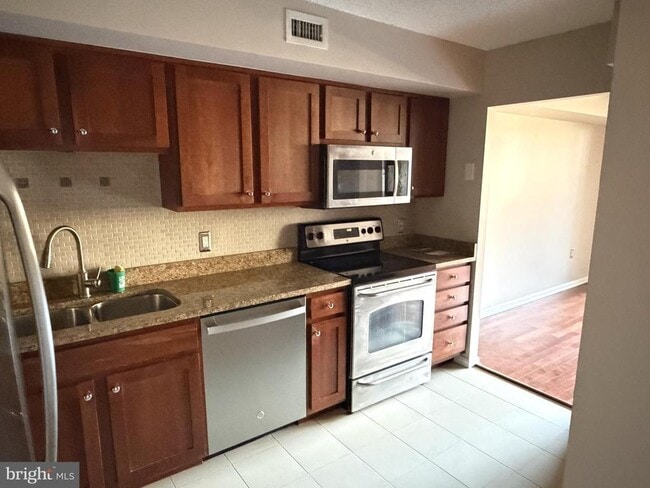 Foto del edificio - 2230 George C Marshall Dr