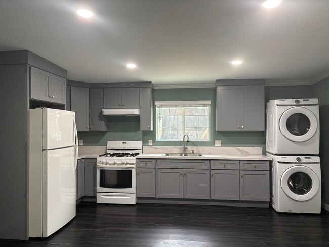 Sink. washer. dryer - 1241 Christina Ct