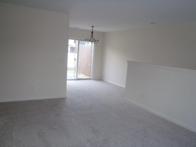 Building Photo - 644 Stonewall Dr