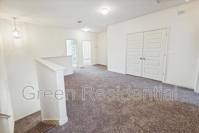 Building Photo - 1620 Bryant Dr