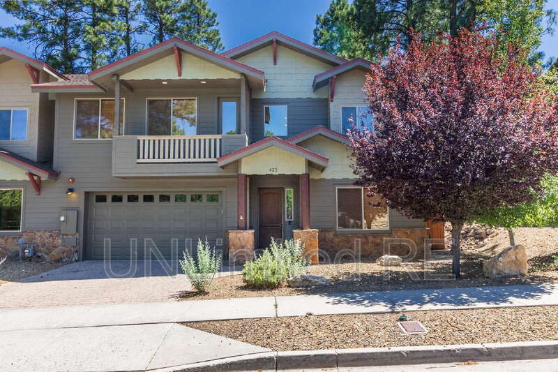 Foto principal - 425 E Woodland Dr