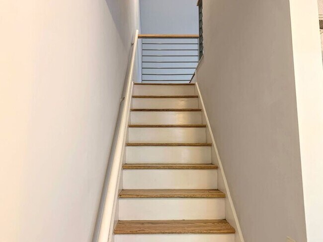 Foto del edificio - 219 Charter Dr