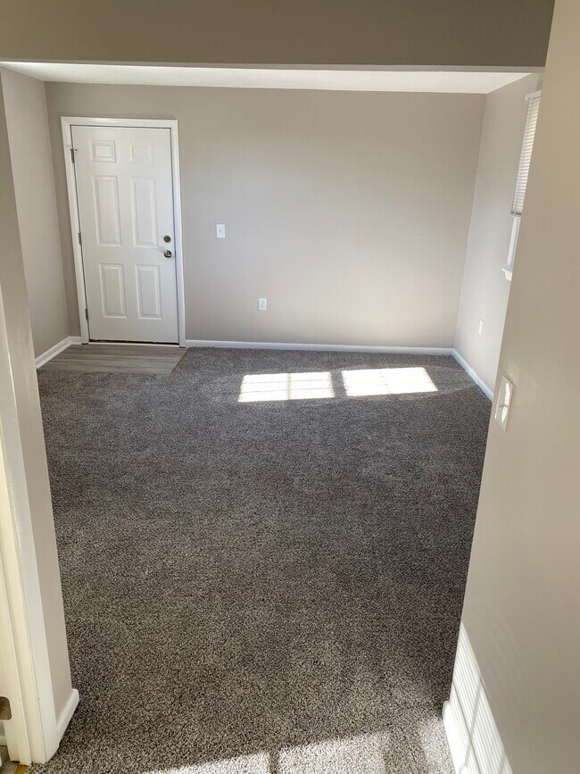 Master bedroom - 3526 Cemetery Cir