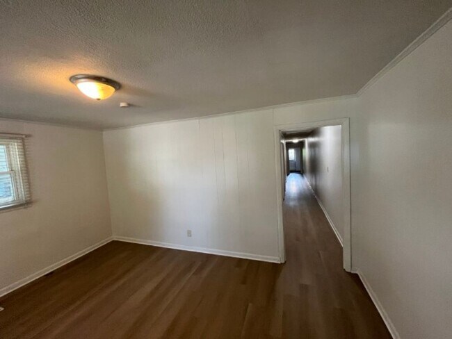 Building Photo - West Nashville 3BR Duplex