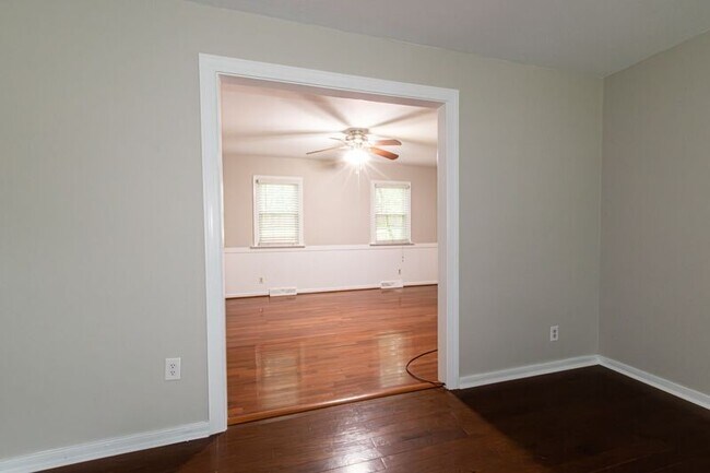 Foto del edificio - 2341 Wrens Nest Rd