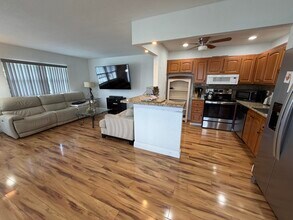 Building Photo - 335 Tuscany Ln