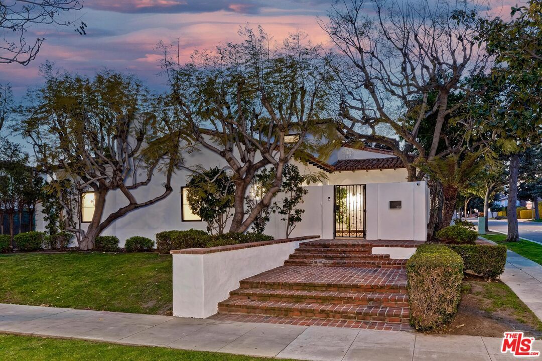 Primary Photo - 301 S Camden Dr