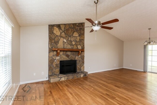 Building Photo - REDUCED! - Now offering $1125 off first fu...