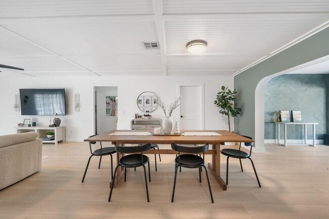 Foto del edificio - 232 Wellesley Dr