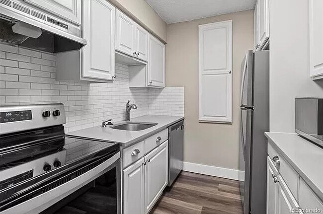 Foto del edificio - 5770 E Warren Ave