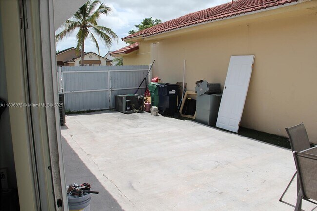 Foto del edificio - 5402 SW 144th Ct