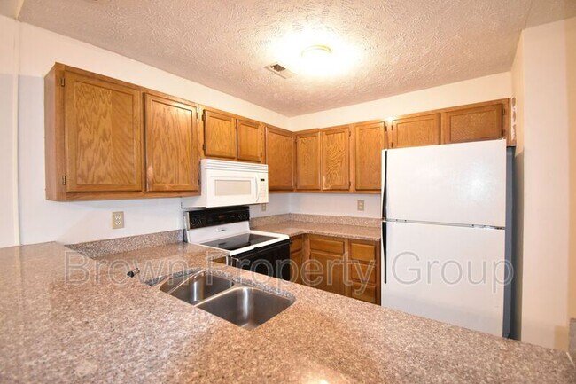 Building Photo - 1825 Tryon Dr