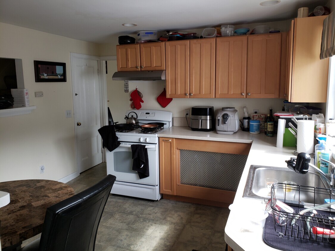 37 Jewett St, Newton, MA 02458 Townhome Rentals in Newton MA