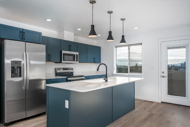 Building Photo - 124 W View Dr