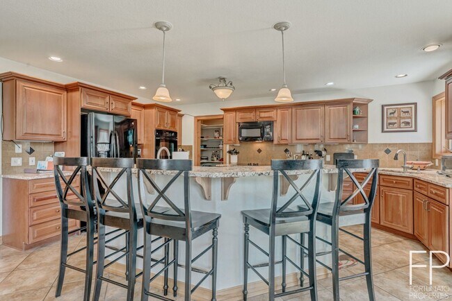 Building Photo - All utilities included! Winter lease! Pond...
