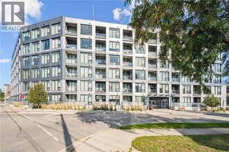 Building Photo - 690 King St W