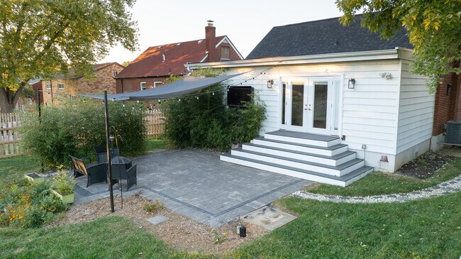Back patio with TV, lights, and shade sail - 5753 Green Acres Ct