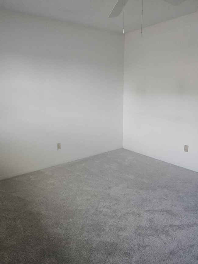 Foto del edificio - 121 S Regency Dr