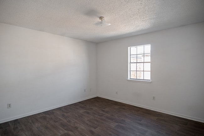 Building Photo - 406 Scotsdale St