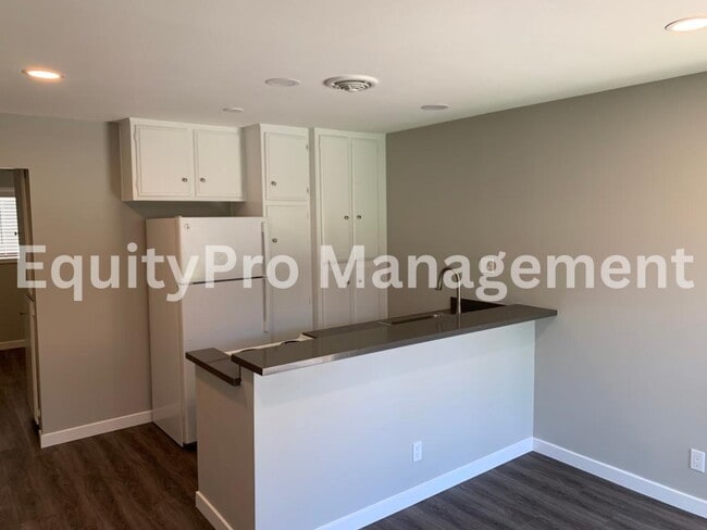 Building Photo - 7041 Pickering Ave