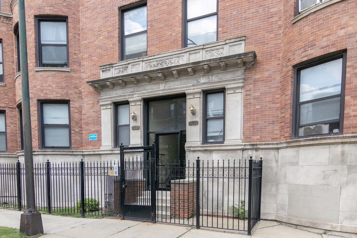 Primary Photo - 366 E 59th St