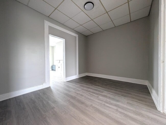 Building Photo - 146 Hopkins Ave