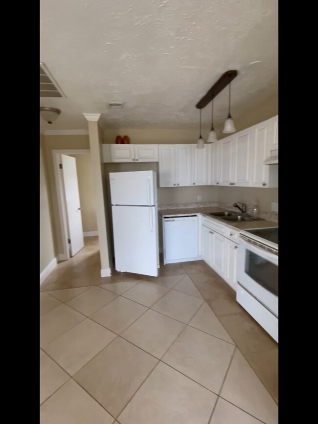 13757 Juniper Blossom Dr Unit 203, Tampa, FL 33618 Condo for Rent in