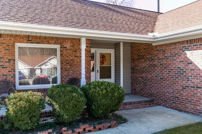 Building Photo - 534 Seton Hall Dr
