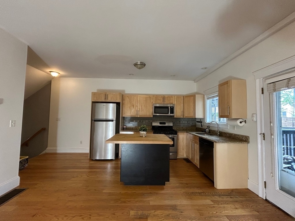Primary Photo - 144 W 8th St