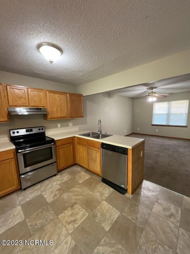 Building Photo - 104 Pisgah Ct