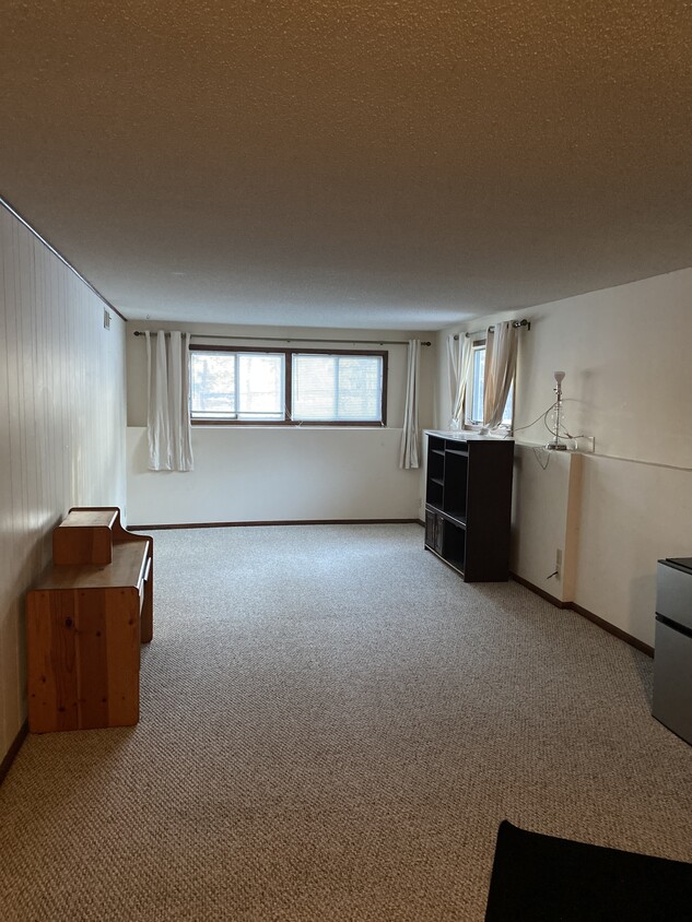 sala de estar en la planta baja - 2639 Skyview Ct