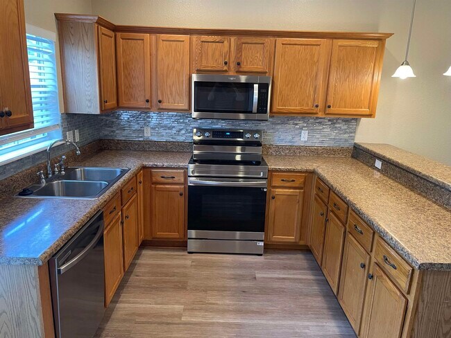 Building Photo - 2176 Del Carmel Way