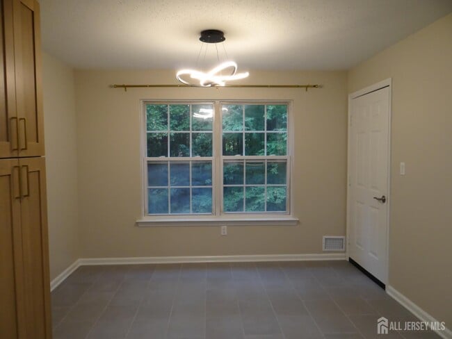 Building Photo - 129 Prestwick Way
