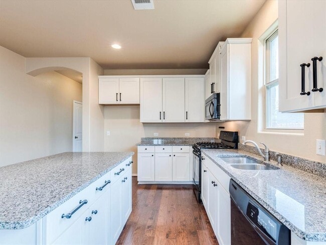 Building Photo - 305 Nivens Dr