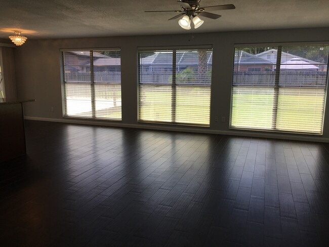 Building Photo - 7104 Hazelwood Ct