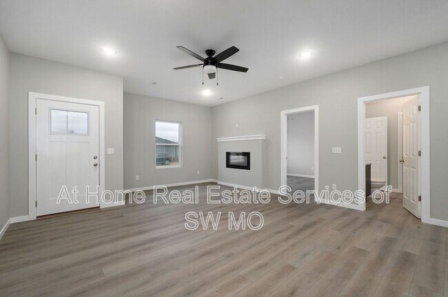 Building Photo - 4901 W Minota St