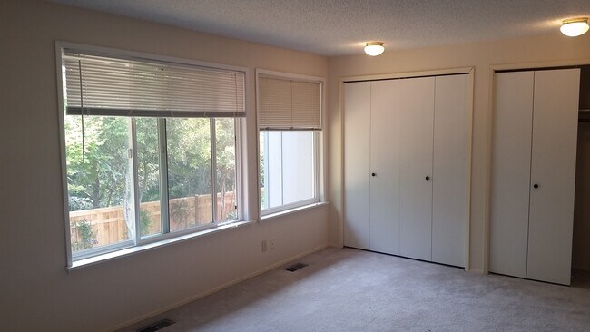 Foto del edificio - Bainbridge Townhouse with garage
